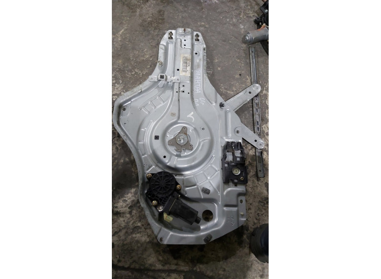 Стеклоподъемник электрический передний левый к Hyundai Elantra, 2001г.