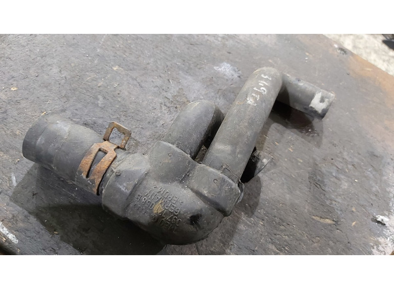 Патрубок (трубопровод, шланг) к Volkswagen Golf, 1995г.