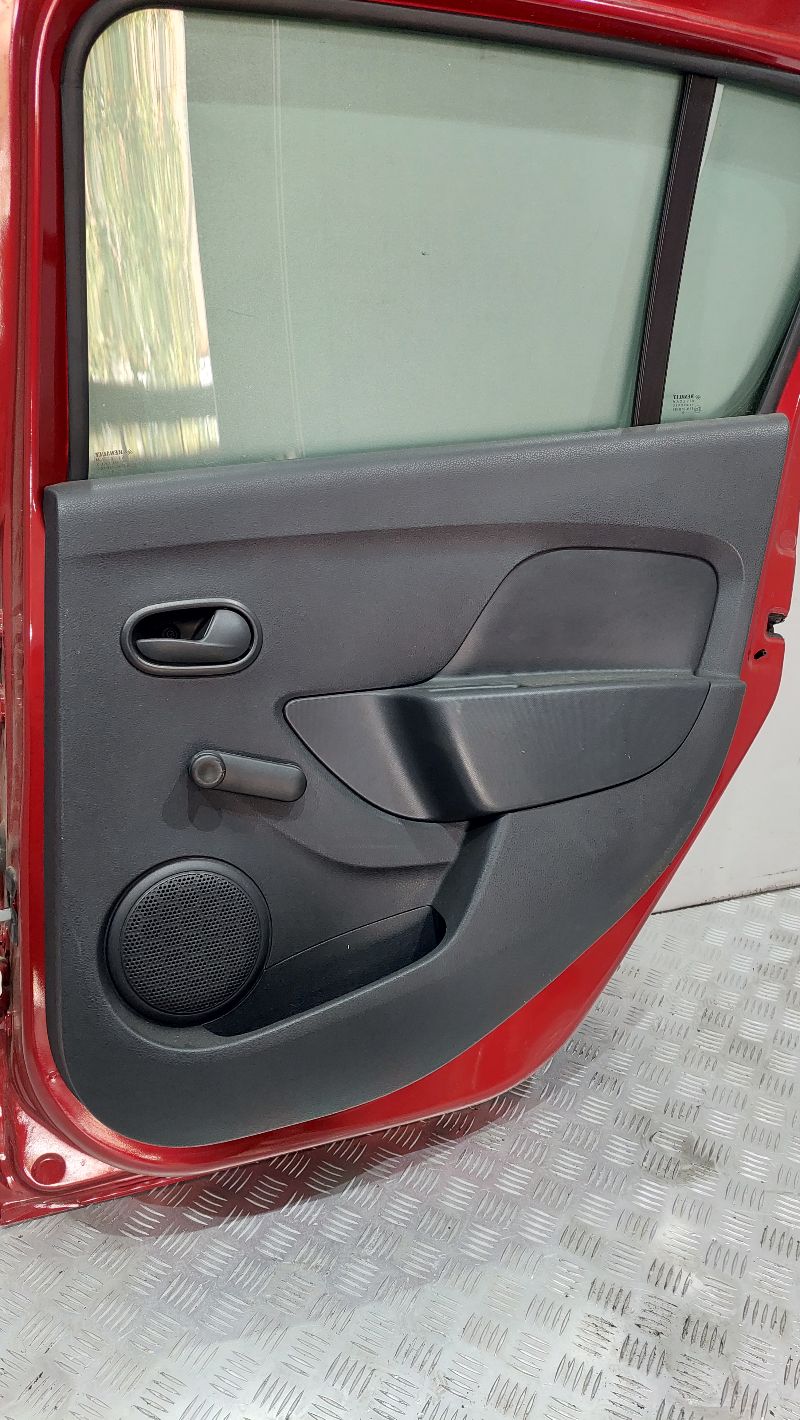 Обшивка двери (дверная карта) - Renault Sandero 1 (2008-2014)