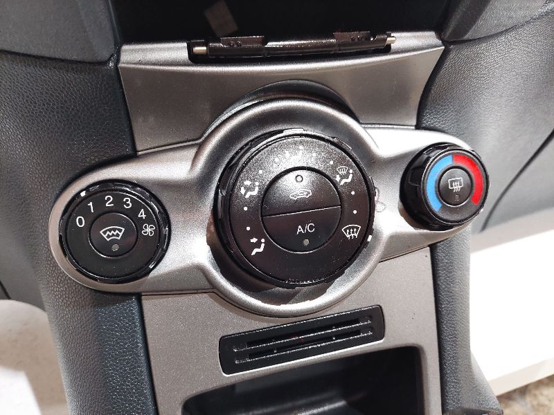 Блок управления климат-контроля - Ford Fiesta 6 (2009-2018)