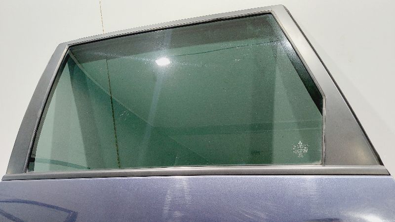 Стекло боковой двери - Mitsubishi Grandis (2003-2010)