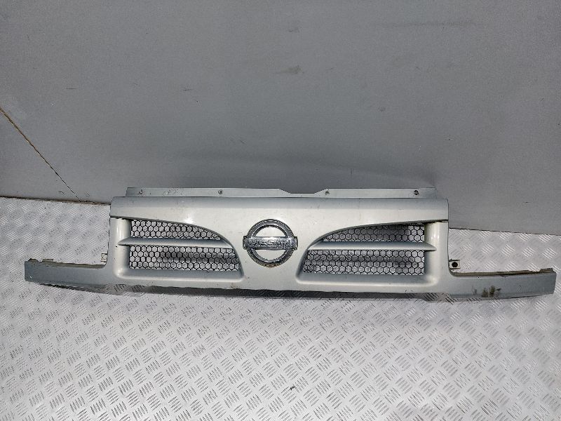 Решетка радиатора (капота) - Nissan Primastar X83 (2002-2014)