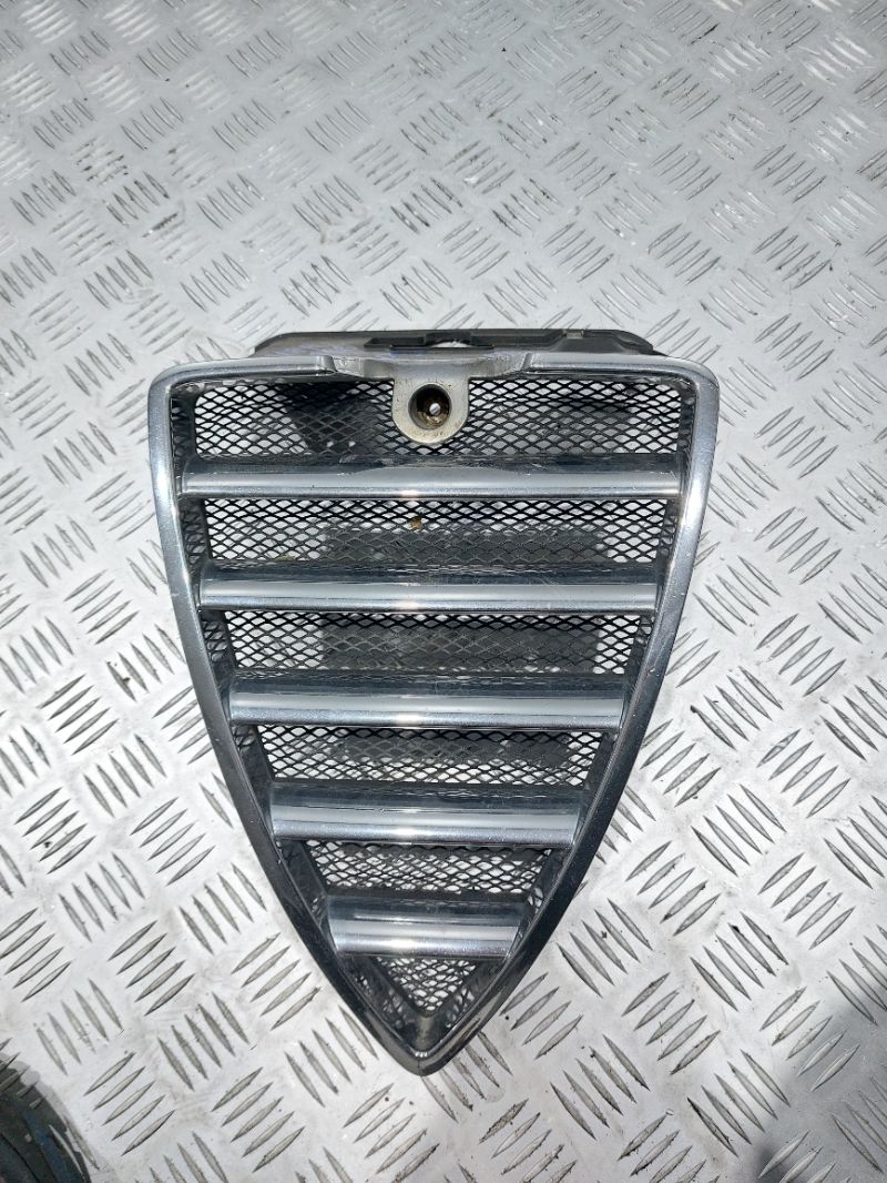 Решетка радиатора (капота) - Alfa Romeo 166 (1998-2007)