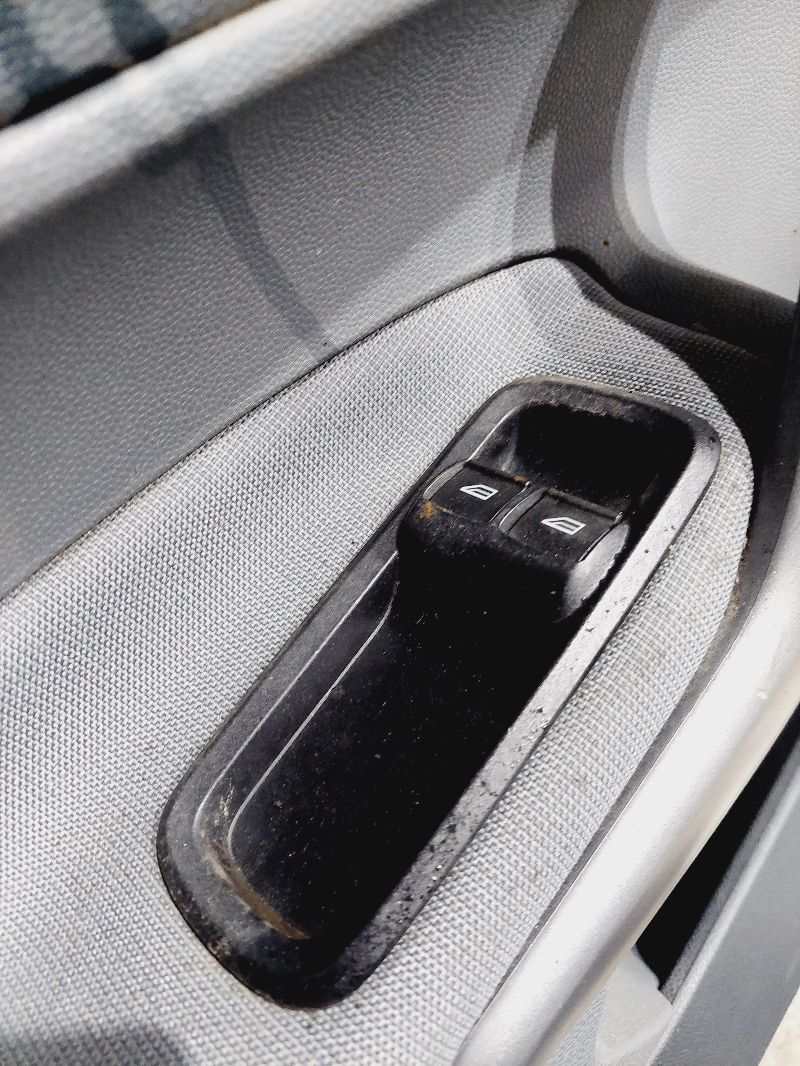 Кнопки стеклоподъемника - Ford Fiesta 6 (2009-2018)