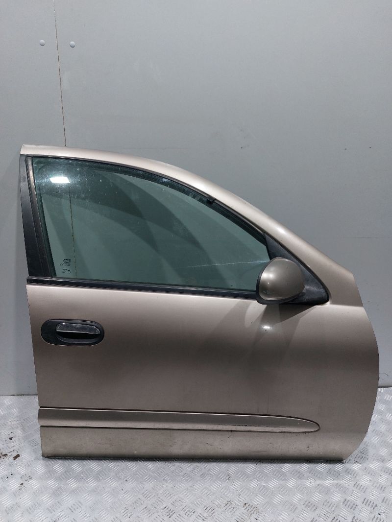 Стекло боковой двери - Nissan Almera N16 (2000-2006)