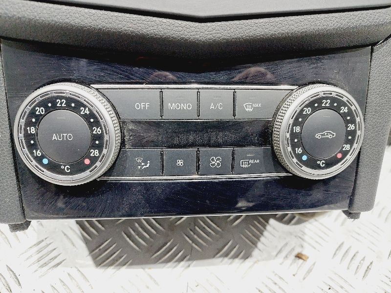 Блок управления климат-контроля - Mercedes C W204 (2008-2015)