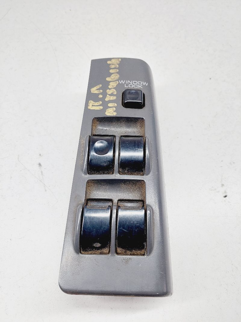 Кнопки стеклоподъемника - Mitsubishi Space Wagon (1991-1998)