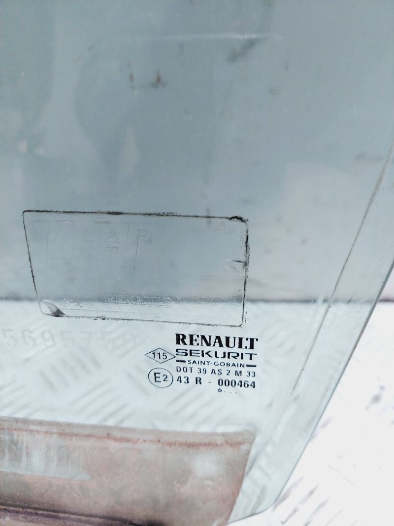 Стекло боковой двери - Renault Safrane (1992-2000)