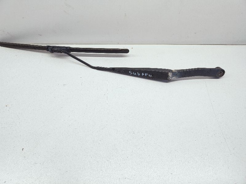 Щеткодержатель (поводок стеклоочистителя, дворник) - Subaru Outback 2 B12 (1998-2004)