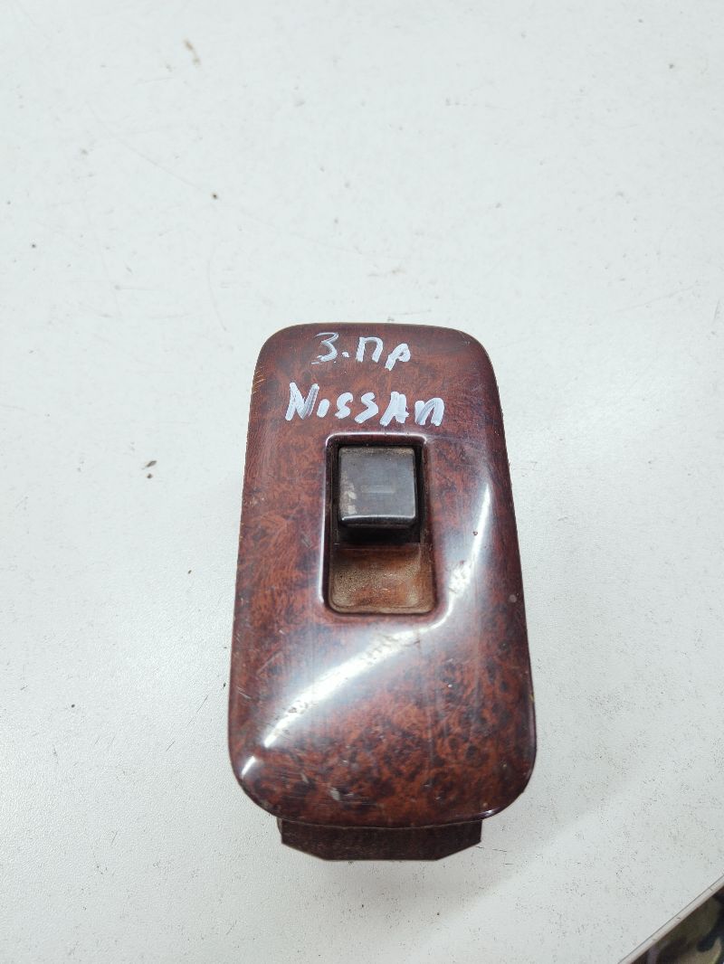 Кнопки стеклоподъемника - Nissan Maxima QX A32 (1995-2000)