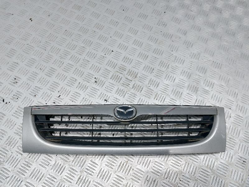 Решетка радиатора (капота) - Mazda 121 (1988—2002)