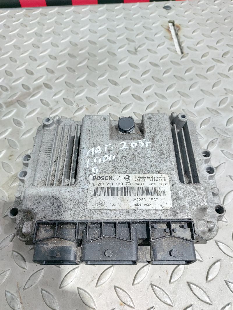 Блок управления ЭБУ (двигателя) - Renault Laguna 1 (1994-2001)
