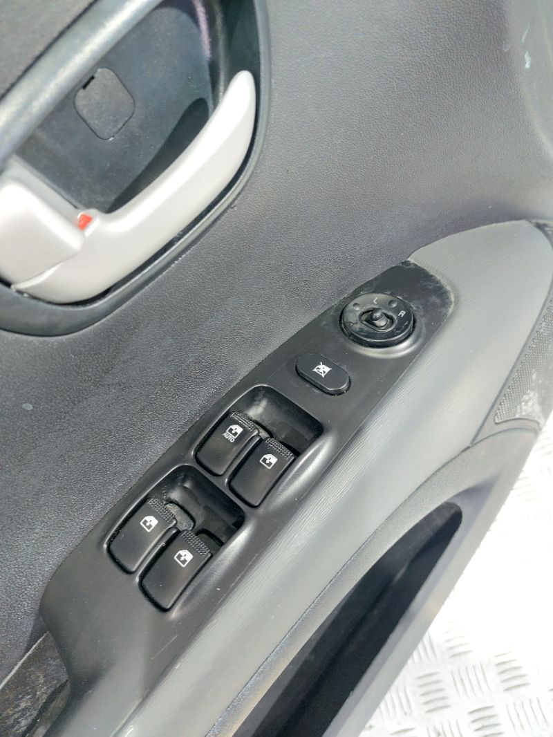 Кнопки стеклоподъемника - Hyundai i 10 (2007-2013)