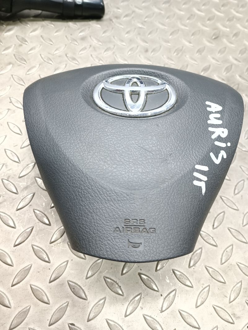 Подушка безопасности (Airbag) водителя - Toyota Auris E15/E15UT (2006-2012)