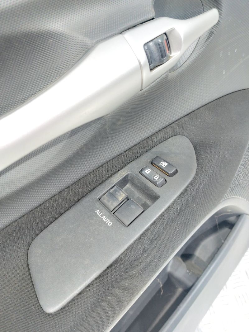 Кнопки стеклоподъемника - Toyota Auris E15/E15UT (2006-2012)