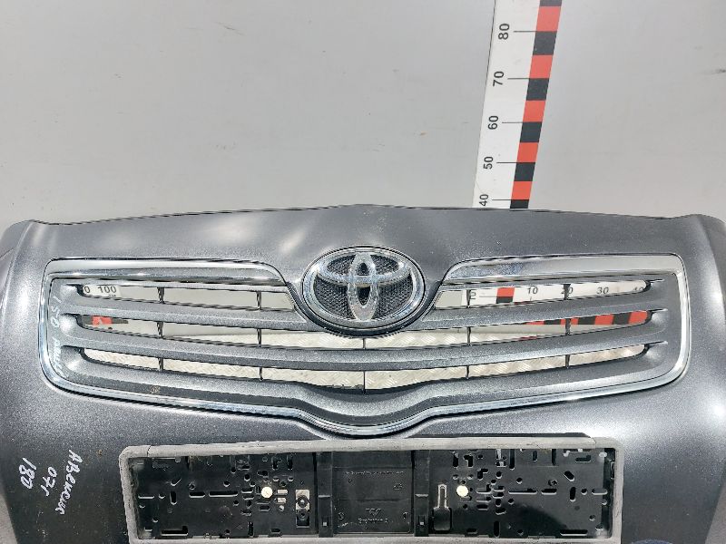 Решетка радиатора (капота) - Toyota Avensis T22 (1997-2003)