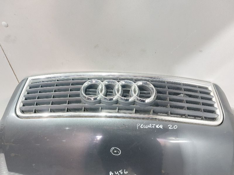 Решетка радиатора (капота) - Audi A4 B8 (2007-2011)