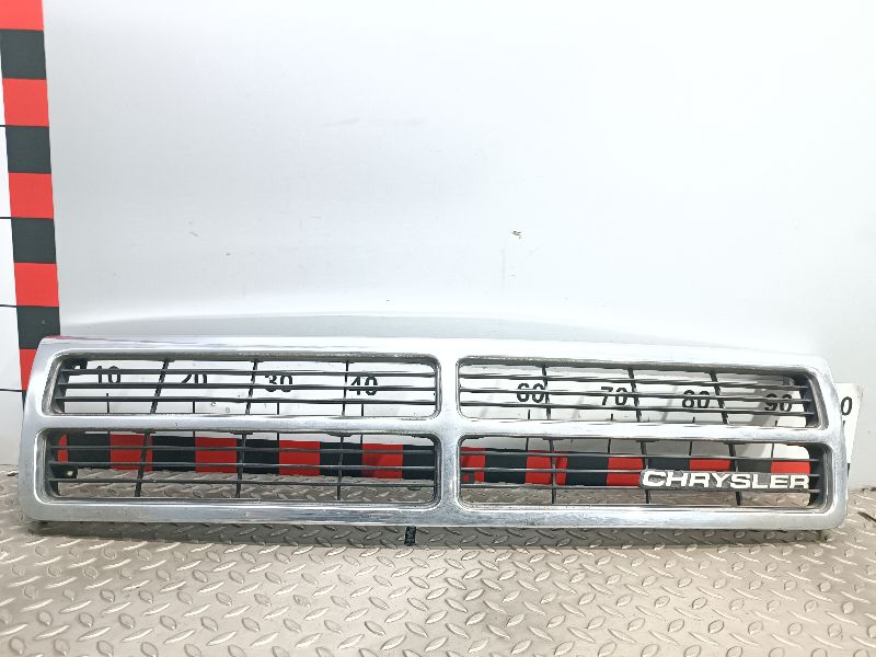Решетка радиатора (капота) - Chrysler Voyager (1996-2000)