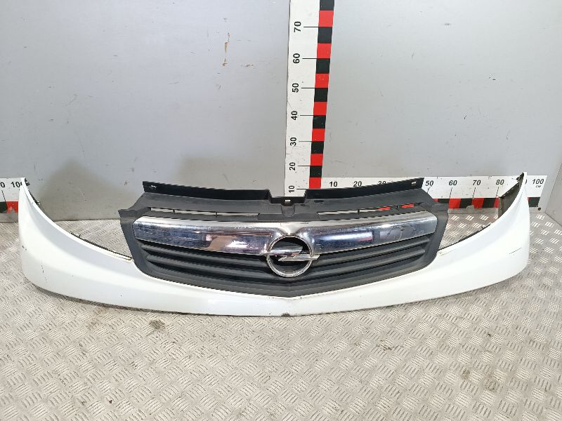 Решетка радиатора (капота) - Opel Vivaro A (2001-2014)